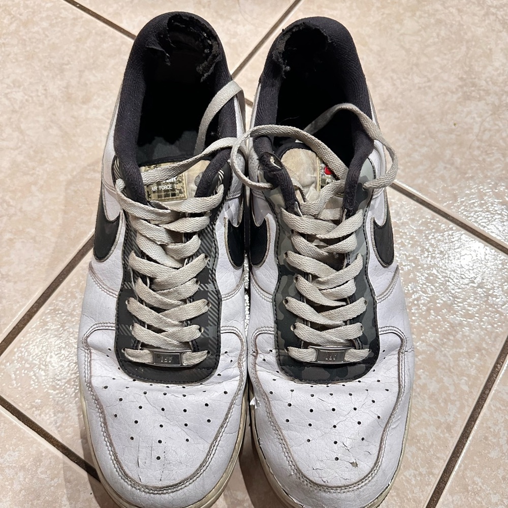 Nike Men's Black and White Sneakers